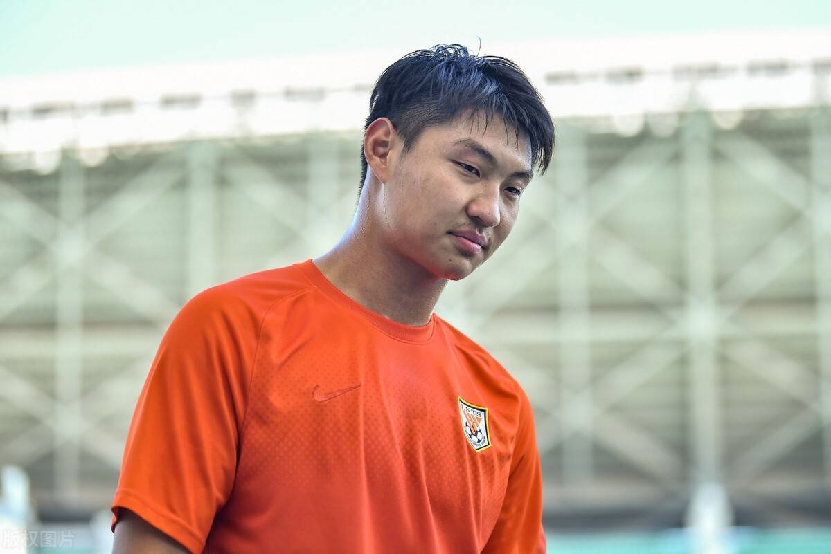 国足新星留洋终于有了突破！曾被质疑造假，如今已注册有望迎首秀