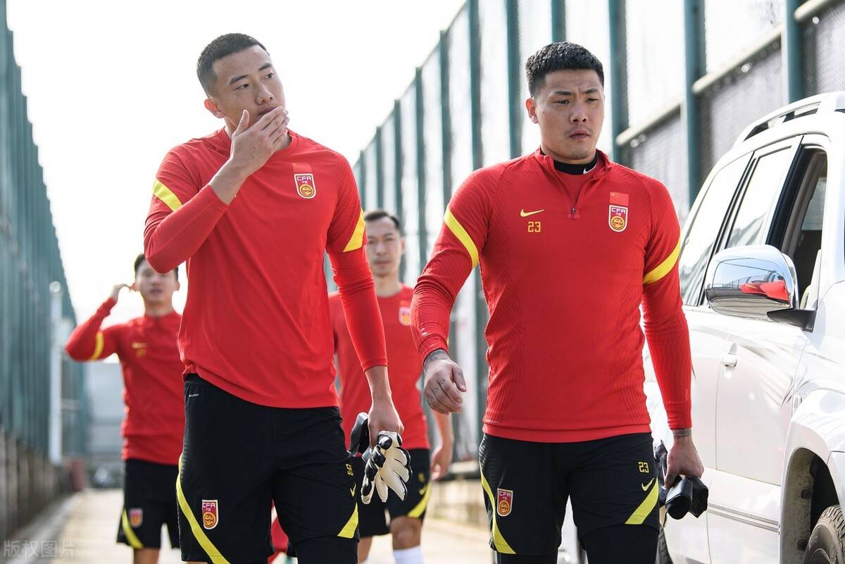意外!王大雷跟喷国足不行的球迷杠上了!点出越南足球崛起原因