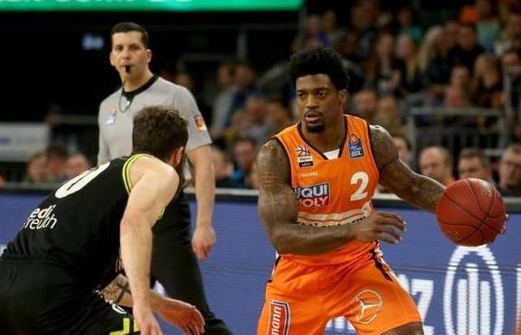 青岛外援米勒完成注册 上赛季效力立陶宛联赛场均18分